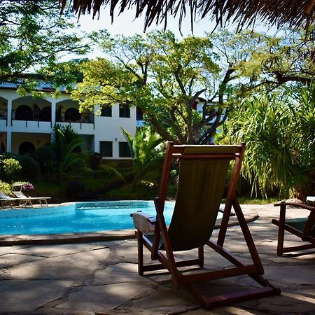 Silver Rock Hotel & Beachfront Apartments Malindi Esterno foto