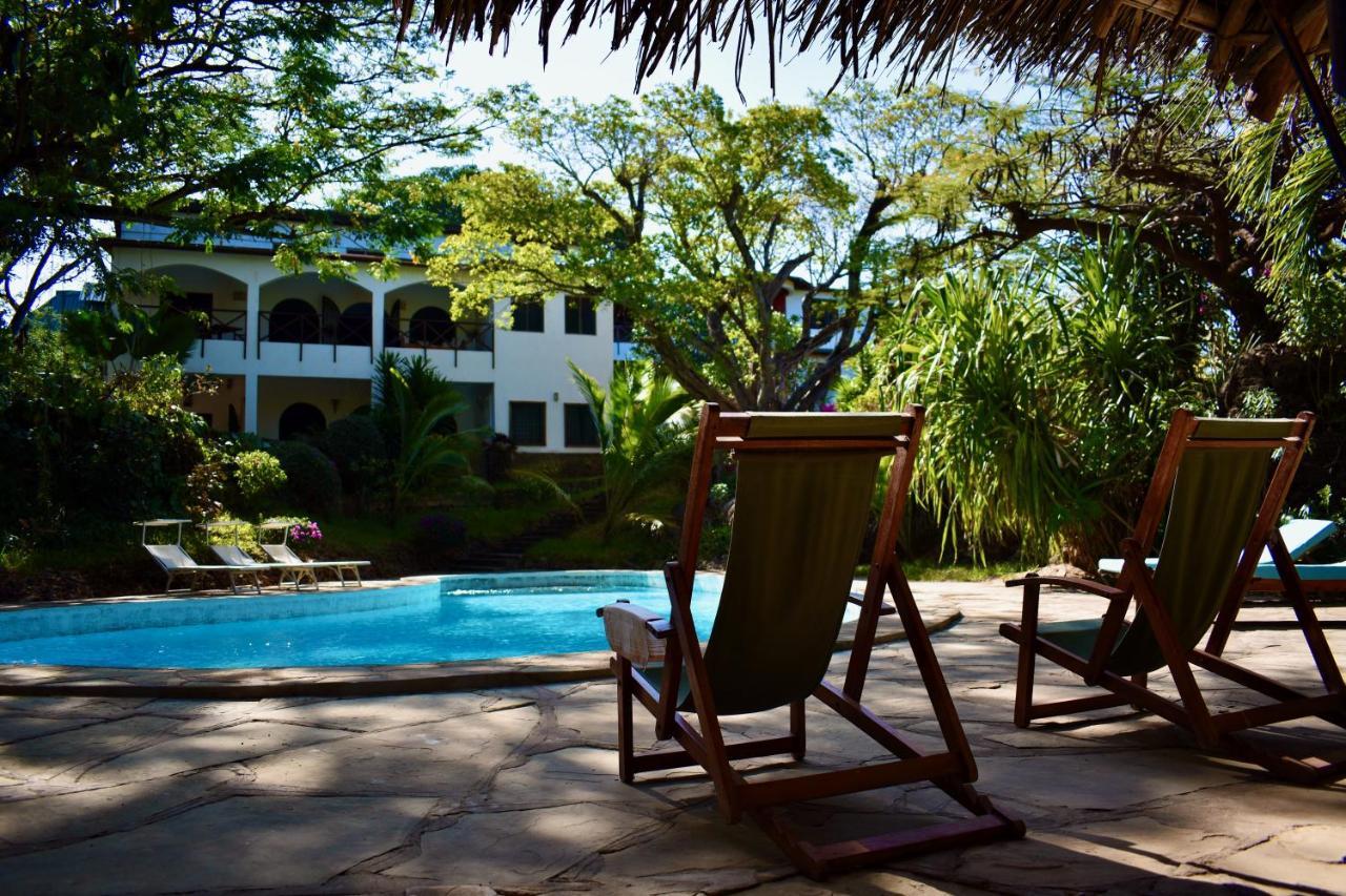 Silver Rock Hotel & Beachfront Apartments Malindi Esterno foto