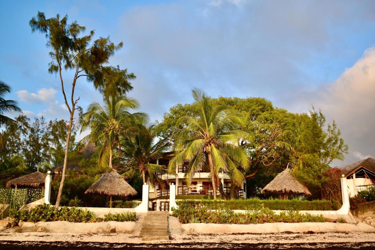 Silver Rock Hotel & Beachfront Apartments Malindi Esterno foto