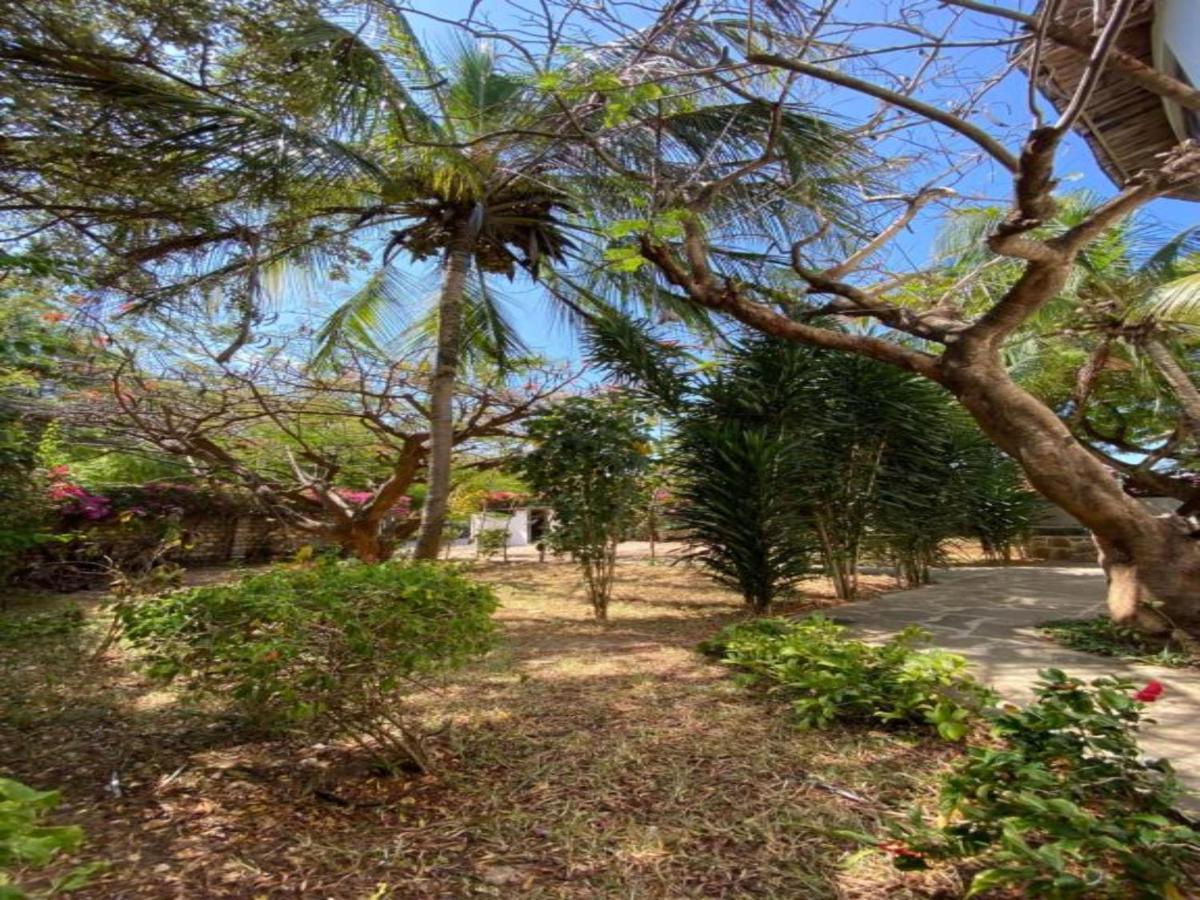 Silver Rock Hotel & Beachfront Apartments Malindi Esterno foto