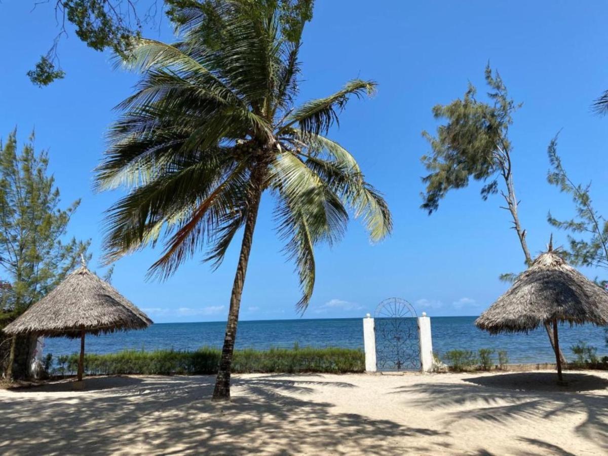 Silver Rock Hotel & Beachfront Apartments Malindi Esterno foto