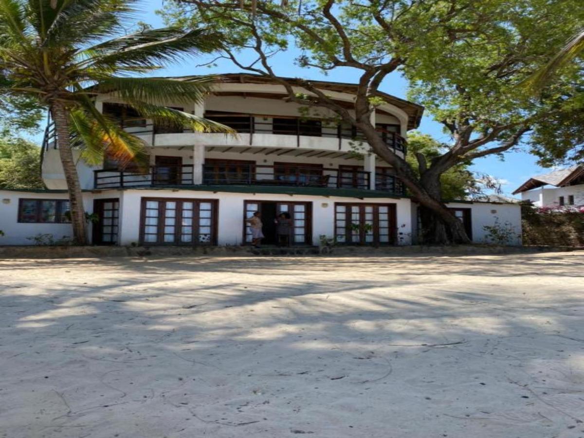 Silver Rock Hotel & Beachfront Apartments Malindi Esterno foto