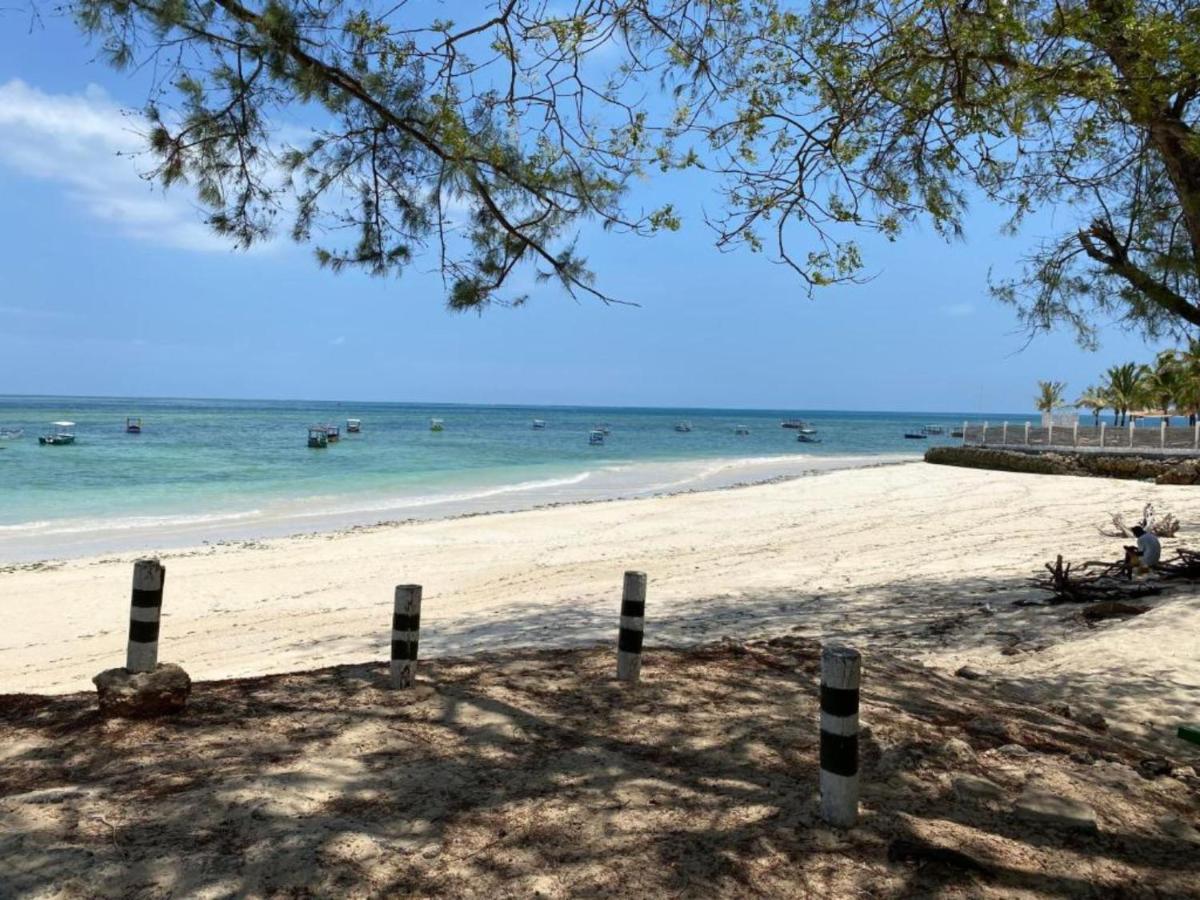 Silver Rock Hotel & Beachfront Apartments Malindi Esterno foto