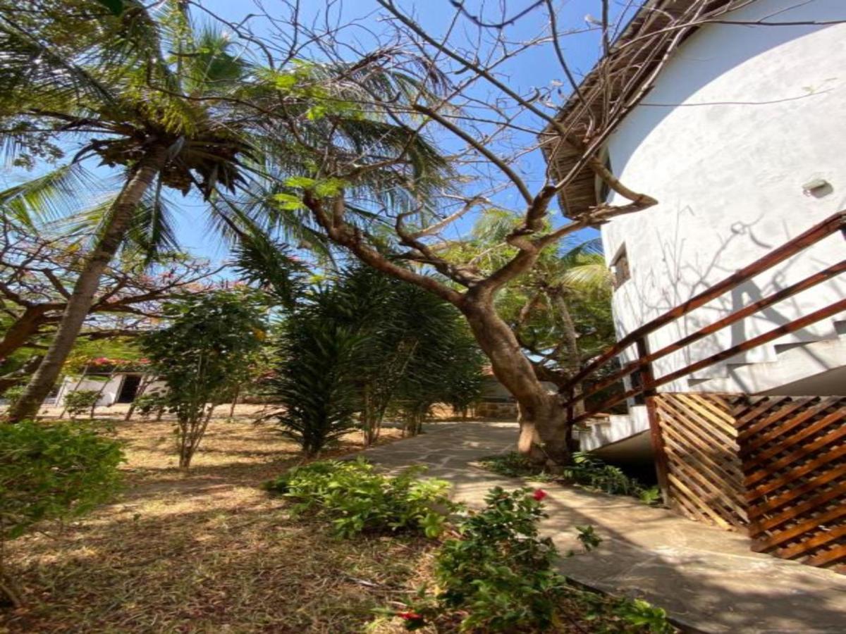 Silver Rock Hotel & Beachfront Apartments Malindi Esterno foto