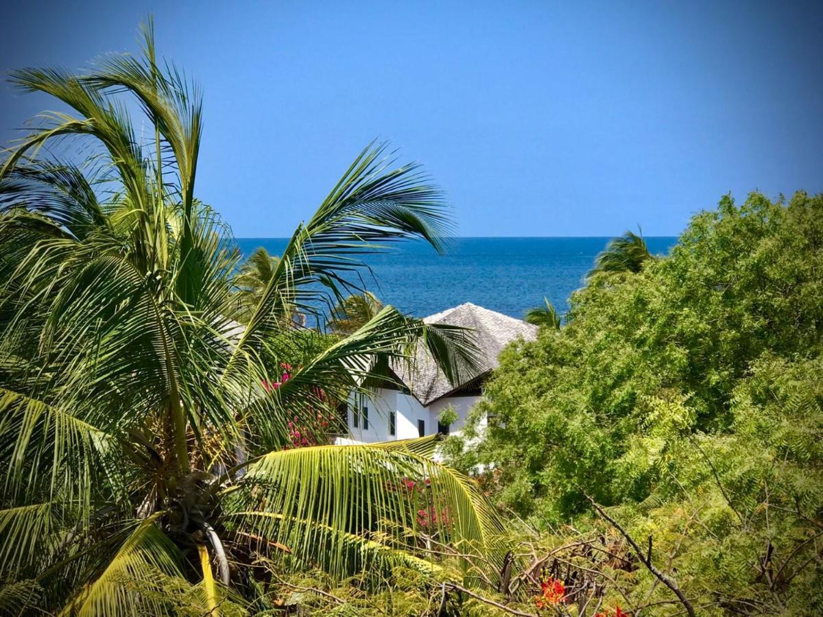 Silver Rock Hotel & Beachfront Apartments Malindi Esterno foto