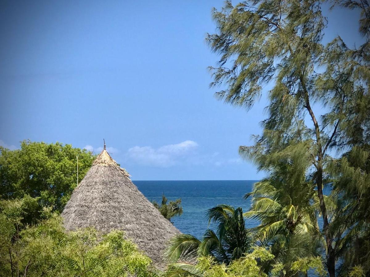 Silver Rock Hotel & Beachfront Apartments Malindi Esterno foto